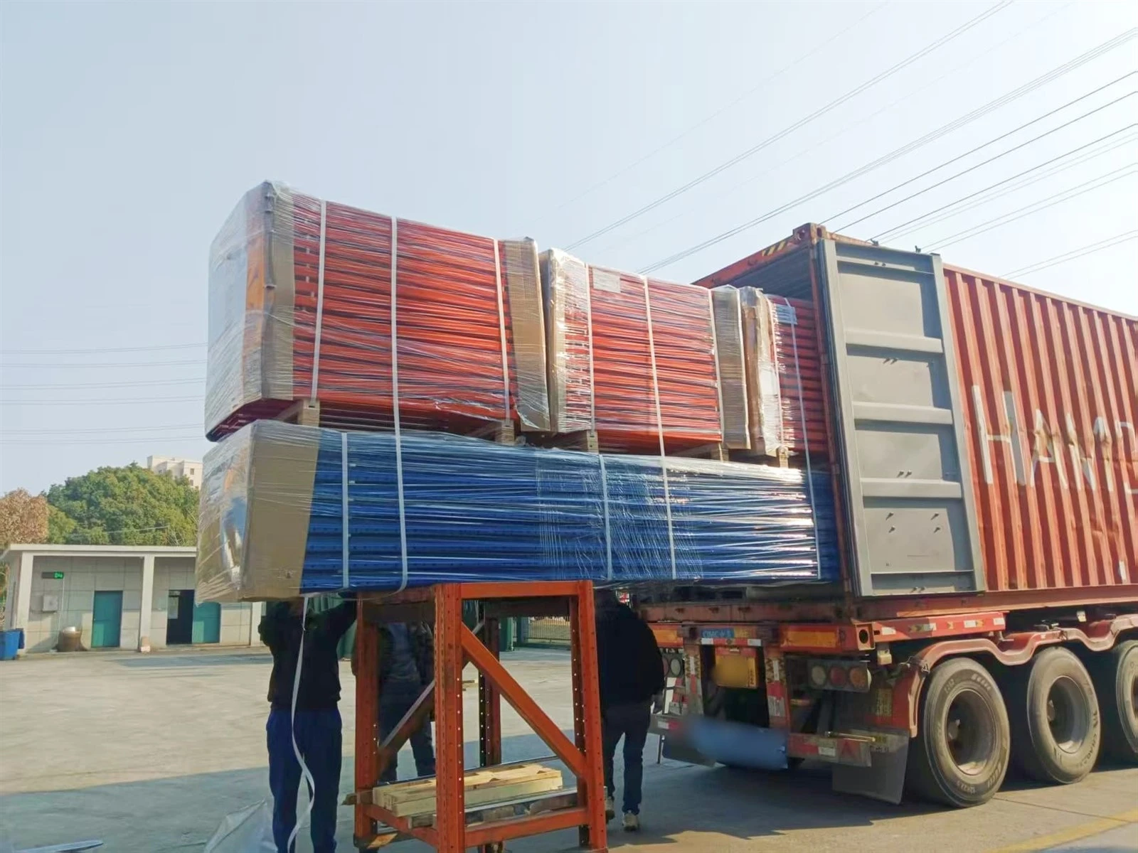 Export packing of selective pallet rack components Export packing of selective pallet rack components